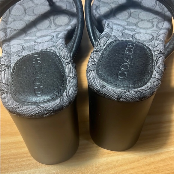 Coach Franki Flip Flop size 8 - Picture 4 of 9